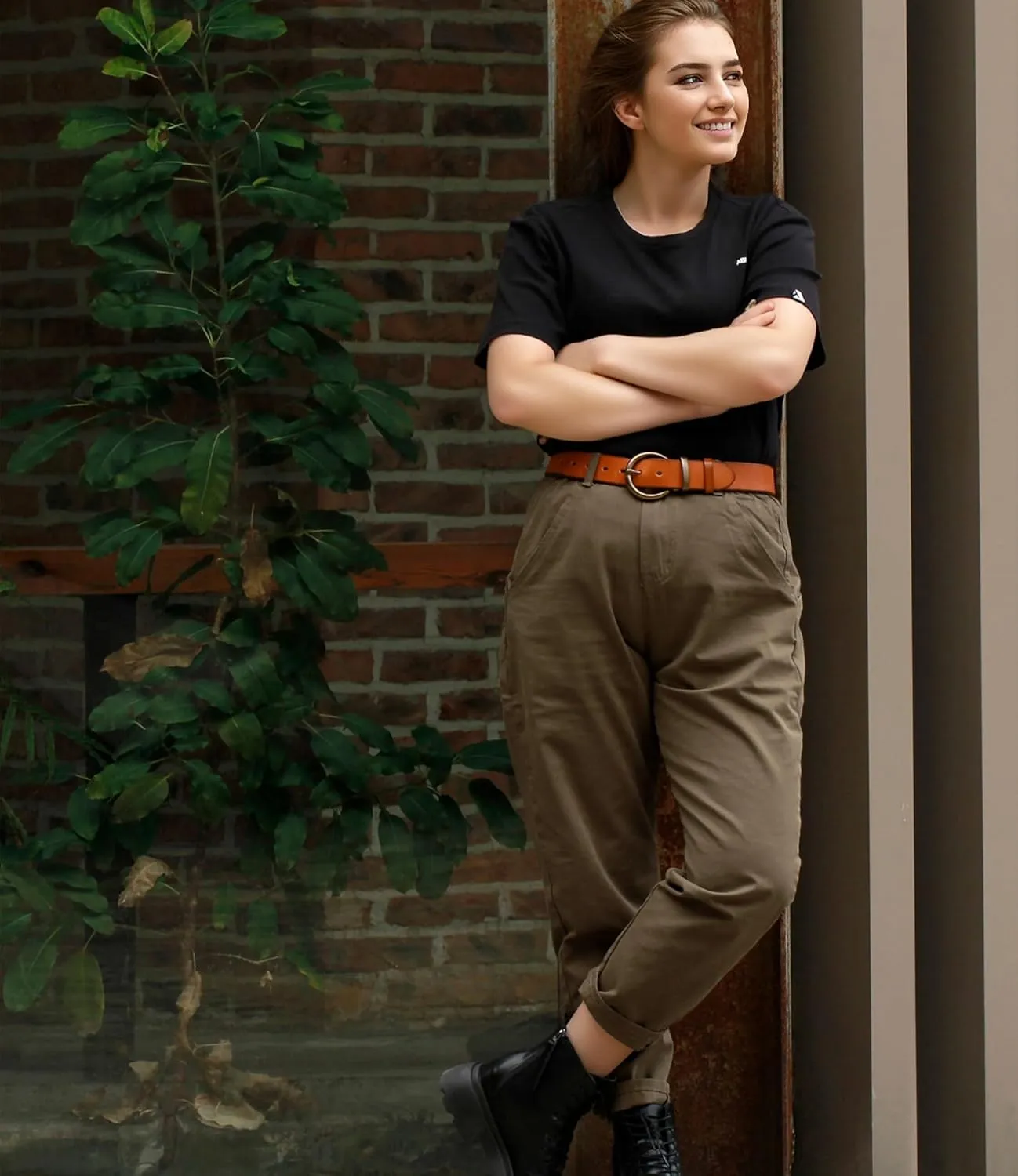 Women's 1.5" Wide Leather Belt with Large Brass Buckle - Trendy Vintage Style for Jeans and Pants